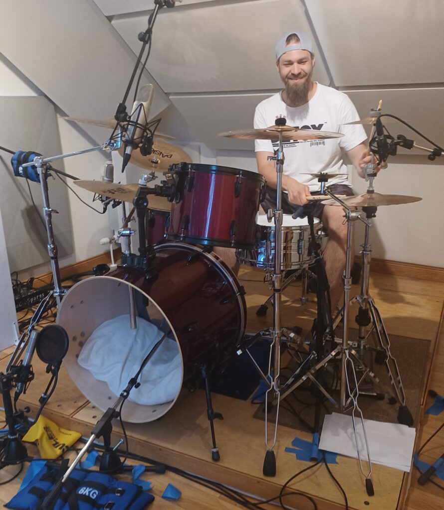 Peter Zakarczemny - recording drums at Jennifer Clark studio